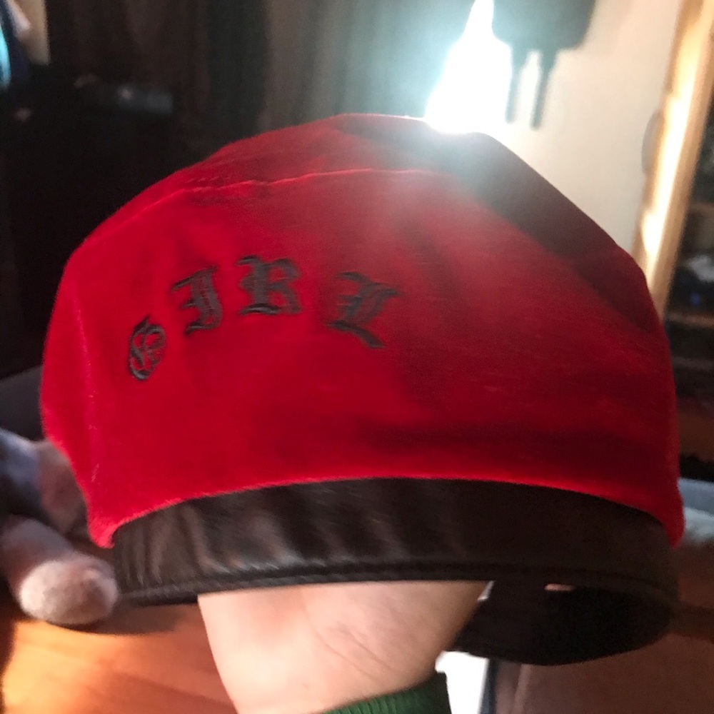 Barrette Hat